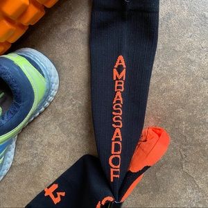 NWT UNISEX Pro Compression Over the Calf Run Socks